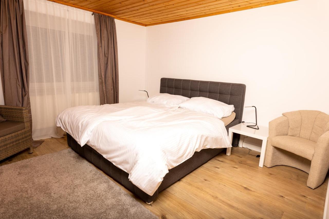 L&P Appartement Gerlitzen & Pool - Haus Enzian Kanzelhohe Kültér fotó